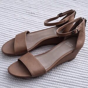 Eileen Fisher Leather Wedge Sandals Taupe Minimalist Quiet Luxury Sz 11